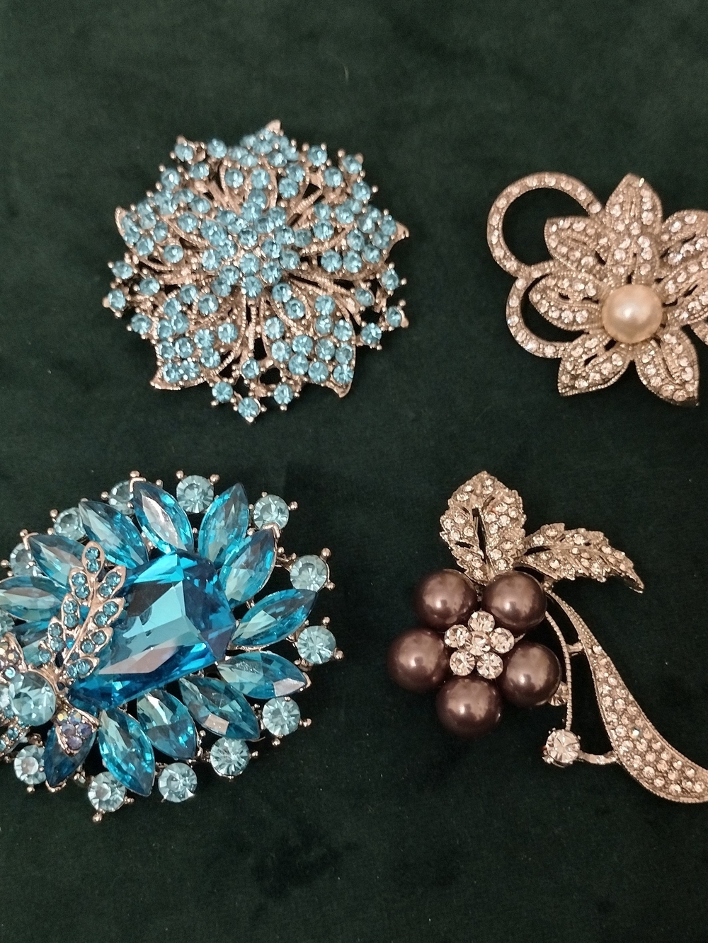 Beautiful Collection Floral Brooches Blue Crystal Flower